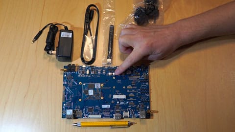  Déballage et mise en route du kit de développement Digi ConnectCore Nano 8M 