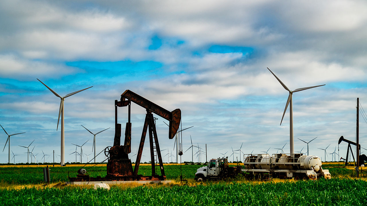 Éoliennes et plates-formes pétrolières