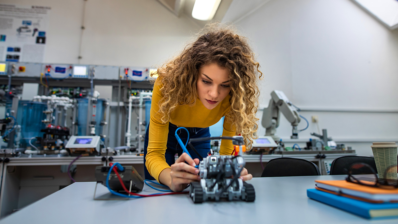 Les élèves apprennent la robotique