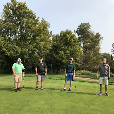 Distanciation sociale au tournoi de golf de Wormburner