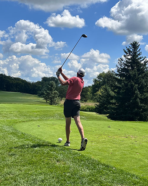 Le golfeur se balance