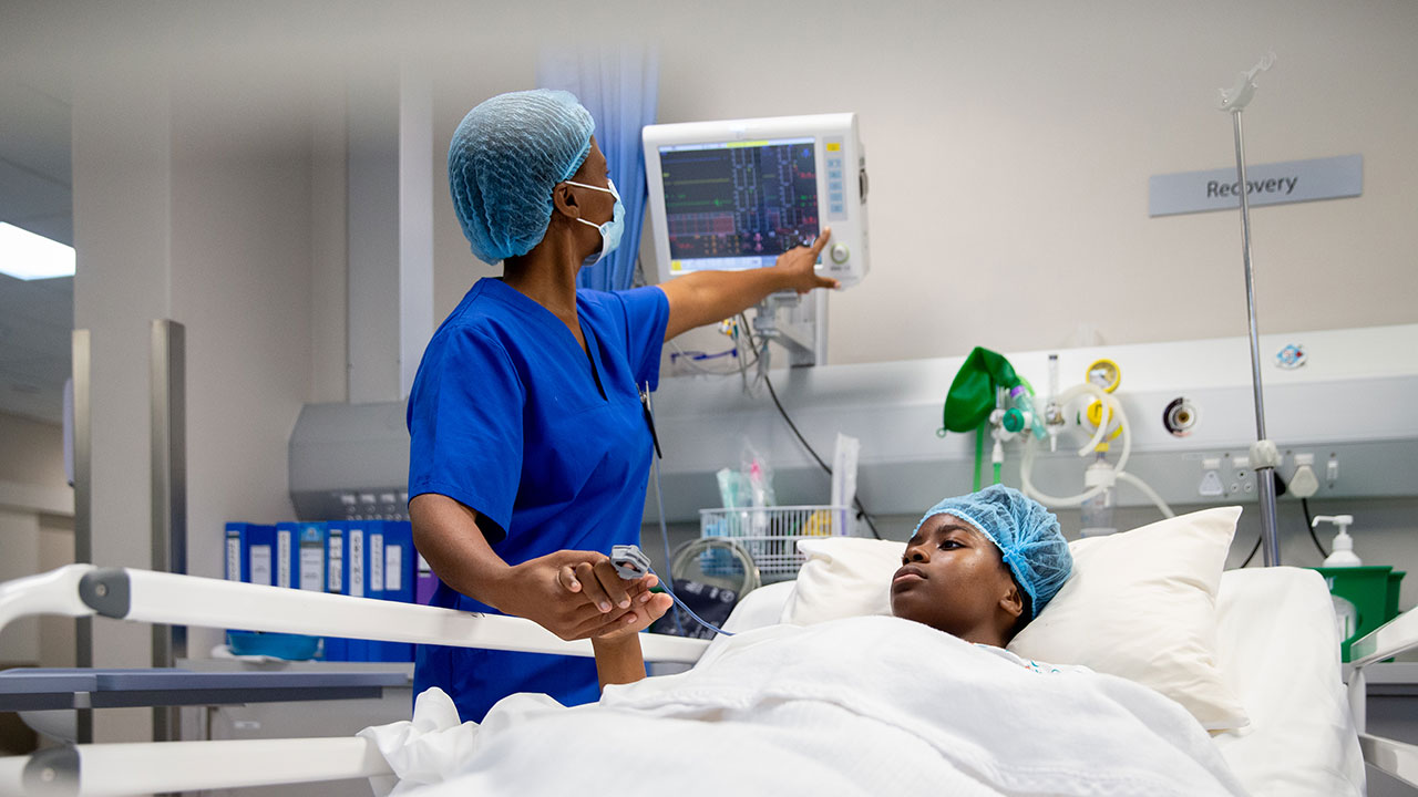 Équipement médical dans une chambre d'hôpital